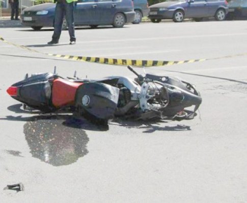 Motociclist lovit de un şofer neatent